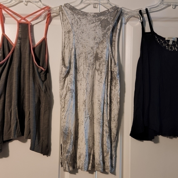 Lot of 3 Women's Tank tops, size X-small - Picture 11 of 16